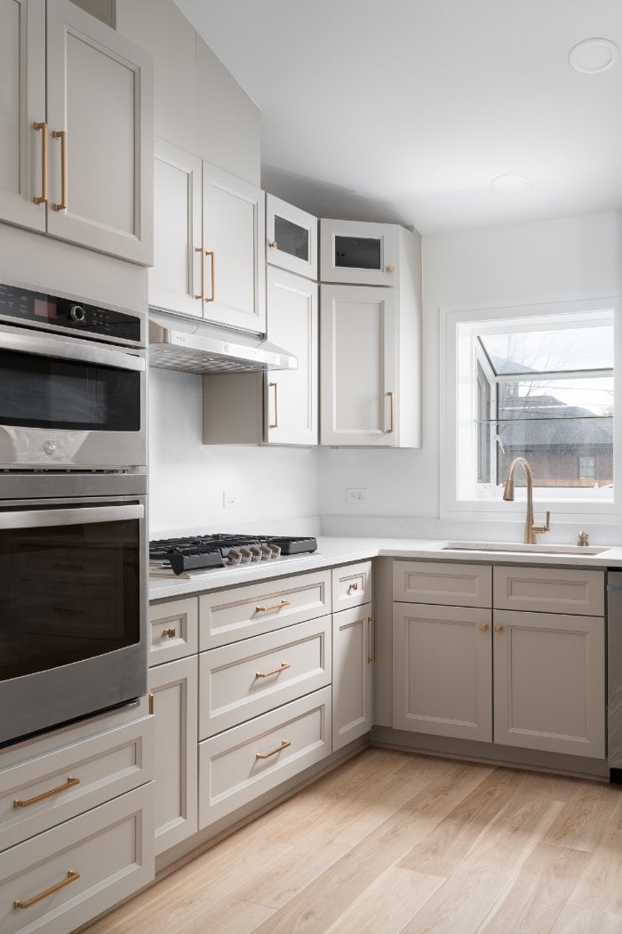 Contemporary kitchen renovation by Skor Construction in Arlington Heights, IL with quartz countertops, gas cooktop, and modern s-optimized